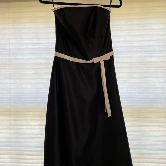 Scott McClintock Dresses & Skirts - Strapless black Knee-length dress